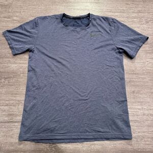Nike Shirt Mens Medium Purple Short Sleeve Modern Athletic Fitness Polyester‎
